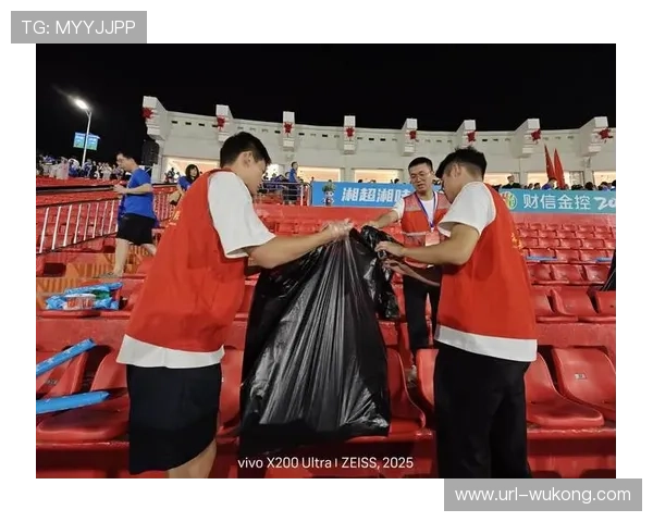 观众观赛习惯从被动接收转向主动参与，互动功能成平台标配